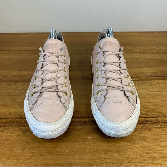 Converse Chuck Taylor All-Star Low Pink Scallop Leather Womens Sneaker Size 8 - Picture 2 of 9
